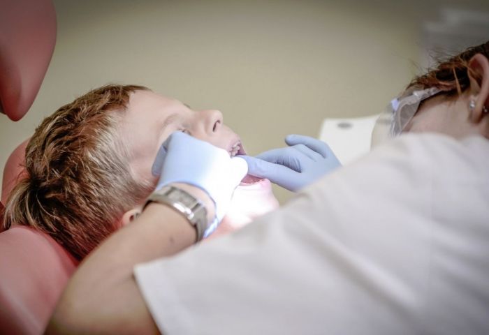 How does tooth enamel last a lifetime?