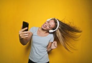 Snapchat's Cameo test slips your face into GIFs