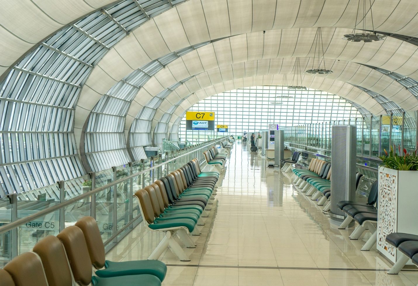 Union calls strike by security staff at Berlin airports
